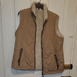 NWOT Free Country Reversible Beige Quilted Vest with Fleece Lining